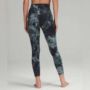 Lululemon Align High-Rise Pant 25” Diamond Dye Gray |
Size 2 VGUC
